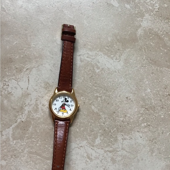 Vintage Disney Mickey Mouse Lorus Watch - Picture 3 of 10